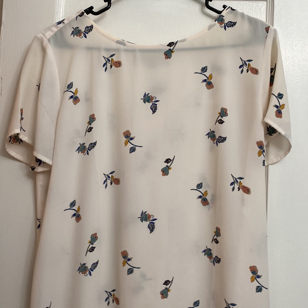 Business-casual Floral Blouse